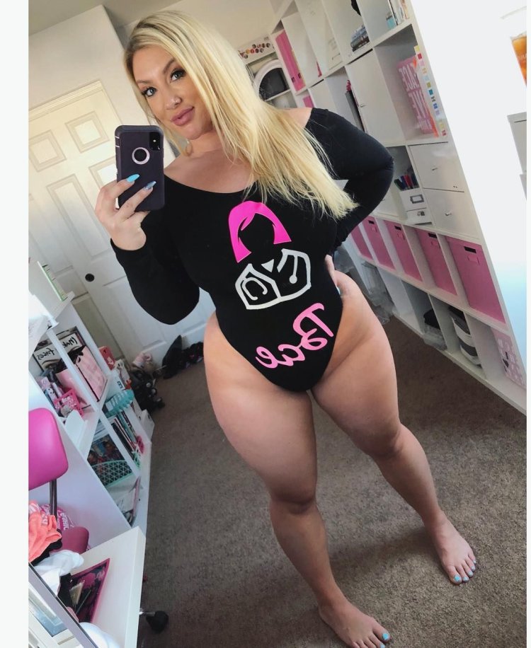 Taya Christian Selfie