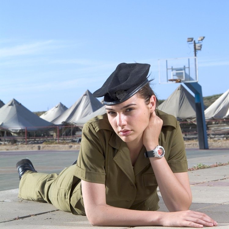 Gal Gadot in the form of the Israeli army