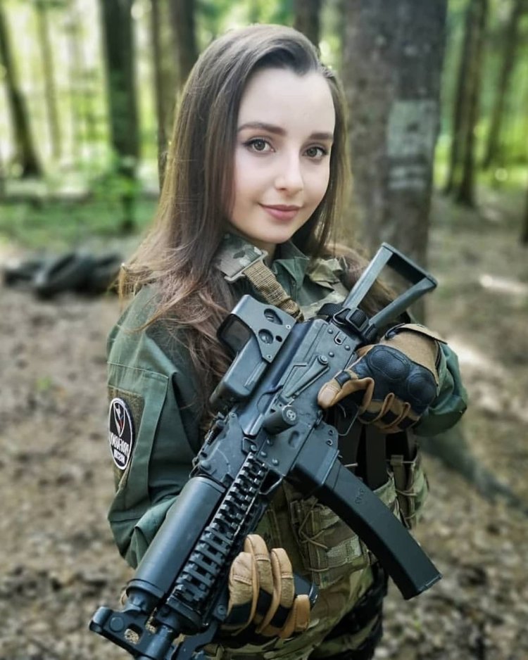 Elena Delitiges Straykbol