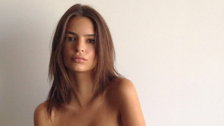 Emily Ratazhkovsky Nude pink hair