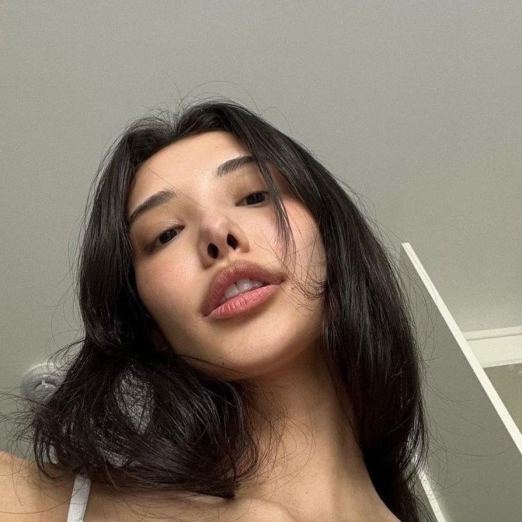 Pakistani Actress Saba Qamar Nuclear Celeb Nipples