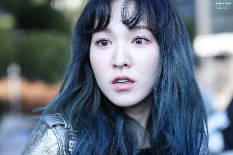 Wendy Red Velvet Blue