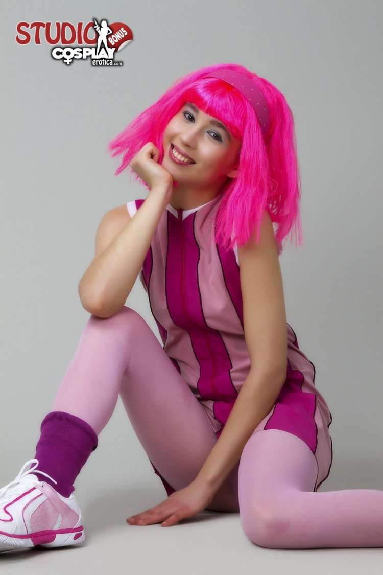 Leisie Town Stefani Feet