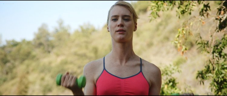 Mackenzie Davis is hot