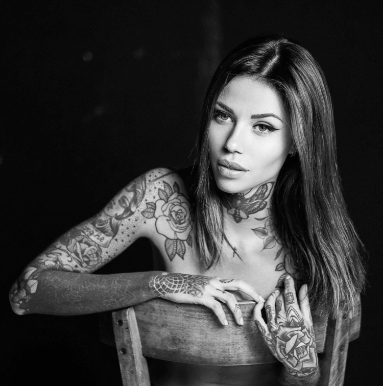 Theo Ernandes is a girl