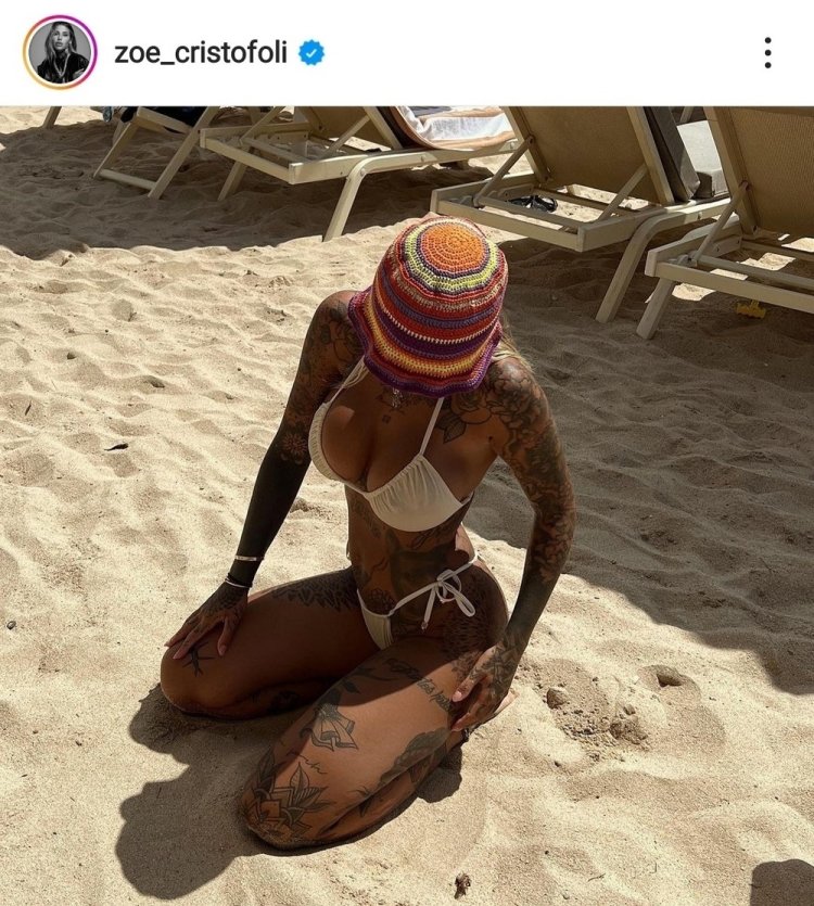 Zoe Christopholi legs
