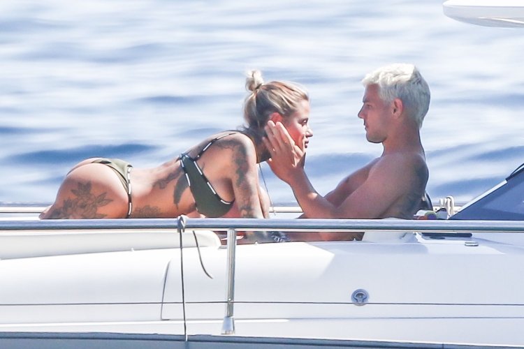 Zoe Christopholi hot photo 2022