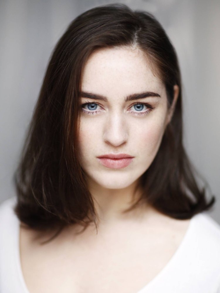 Nina Zenik - Nina (Daniel Galligan)