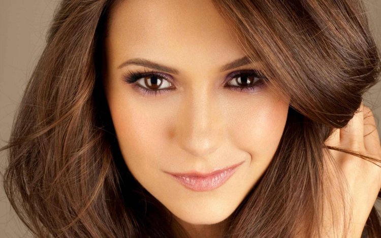 Nina Dobrev hair color