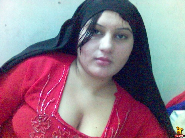 Real Hot Arab Skirewood photo