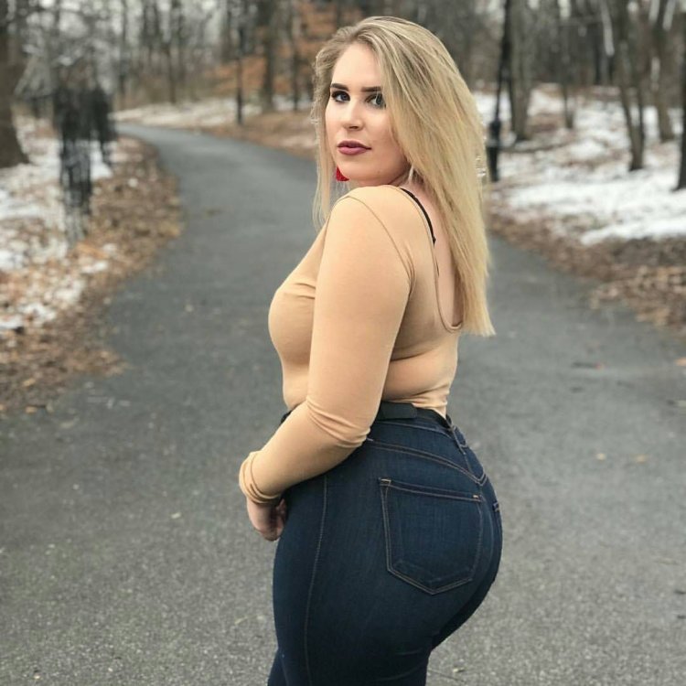 Filled woman in mini