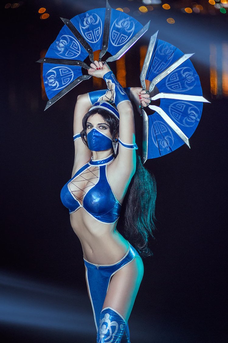Kitana MK 11 Cosplay