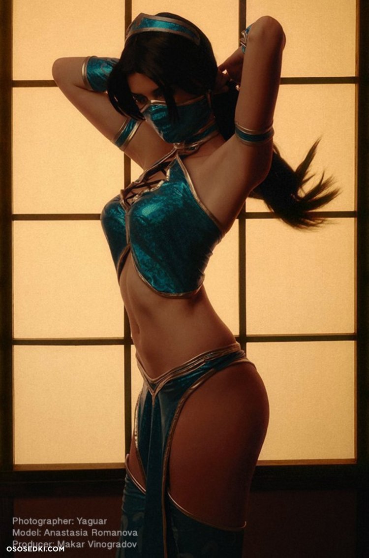 Cosplay Kitana from Mortal Kombat (Anastasia Zelenova)