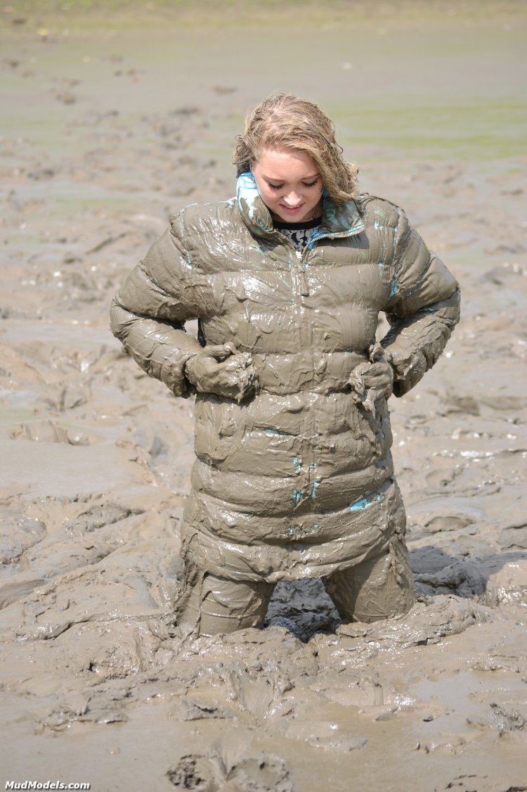 Women's jacket in mud