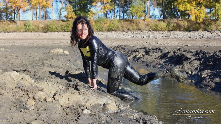 Wetsuit in Mud