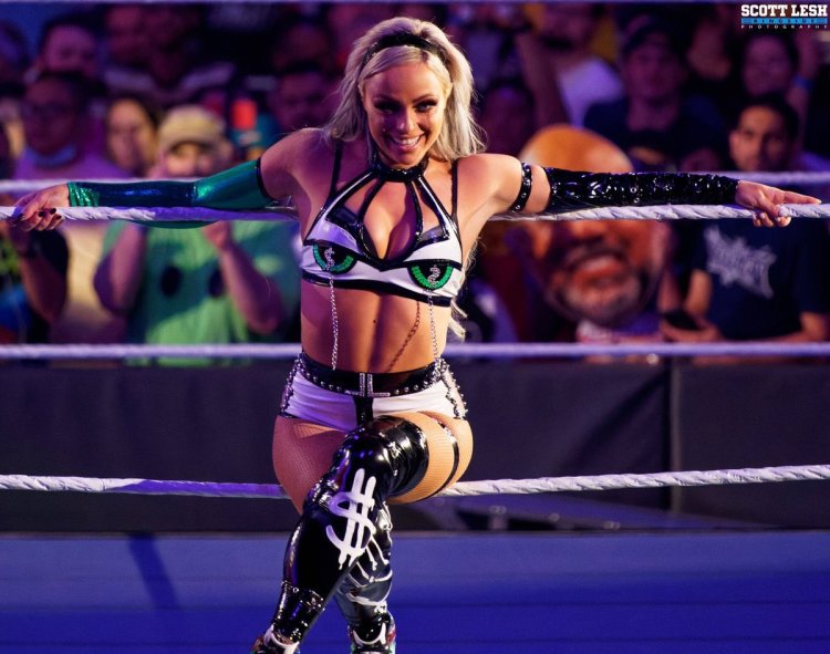 Alex Bliss and Liv Morgan