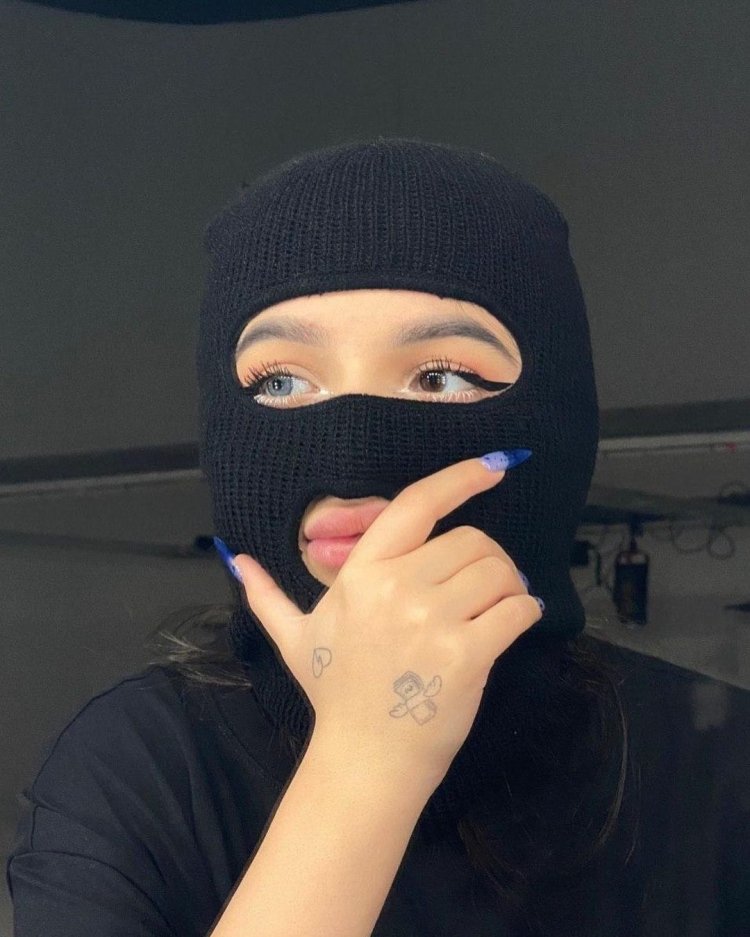 Tenderlybae in Balaclava