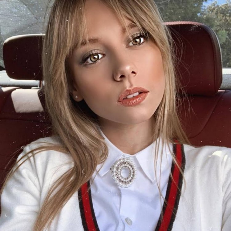 Ester Exposito Elite Karl