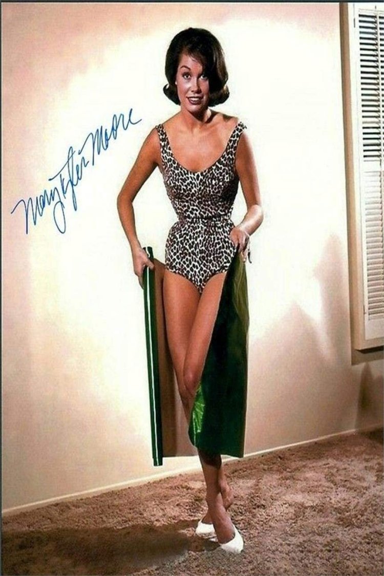 Mary Steenbergen in his youth in a swimsuit