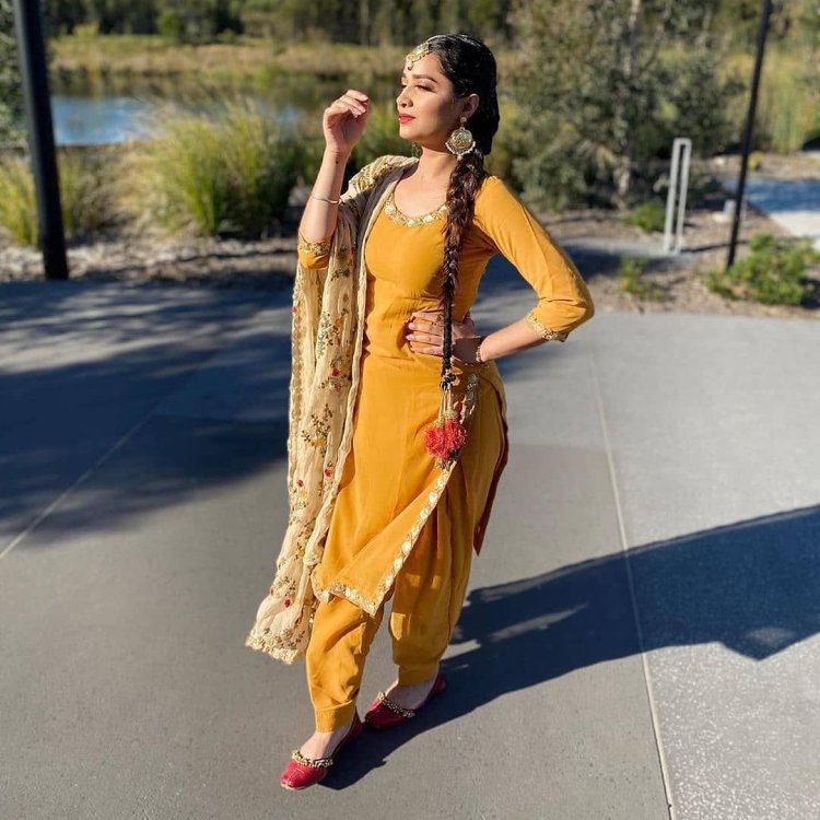 Indian Schalvar Kamiz White