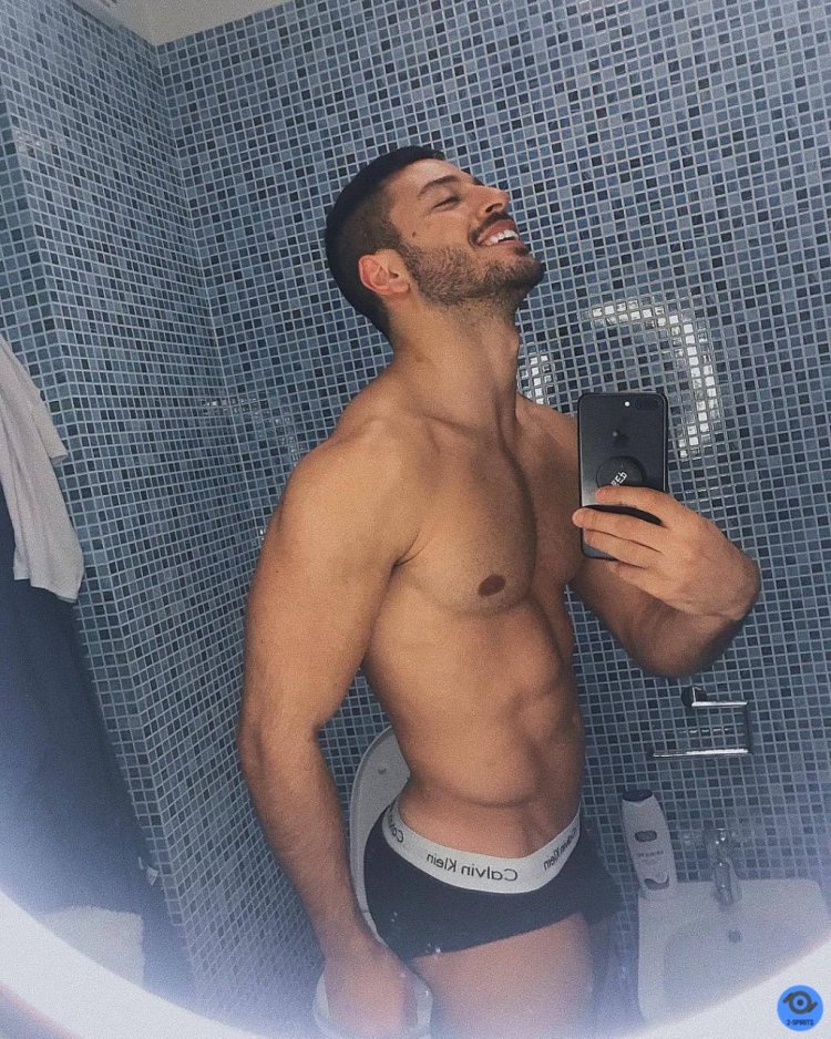 Giuseppe Giofrè naked