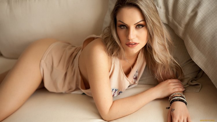 Stefanie Mello Model