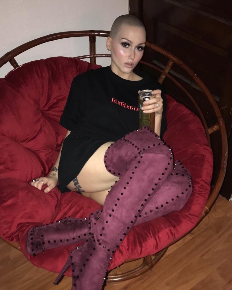 Bald girls in pantyhose
