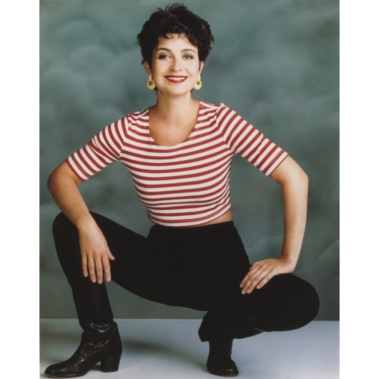 Anne Hampton "Annie Potts"
