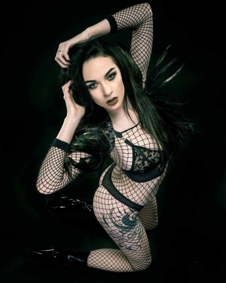 Dani Divine Witch