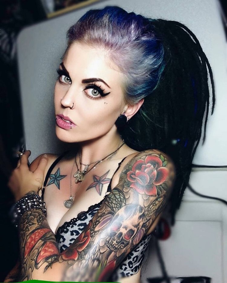 Margo Robbie Paparazzi