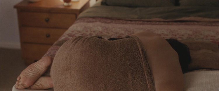 Elizabeth Olsen feet foot