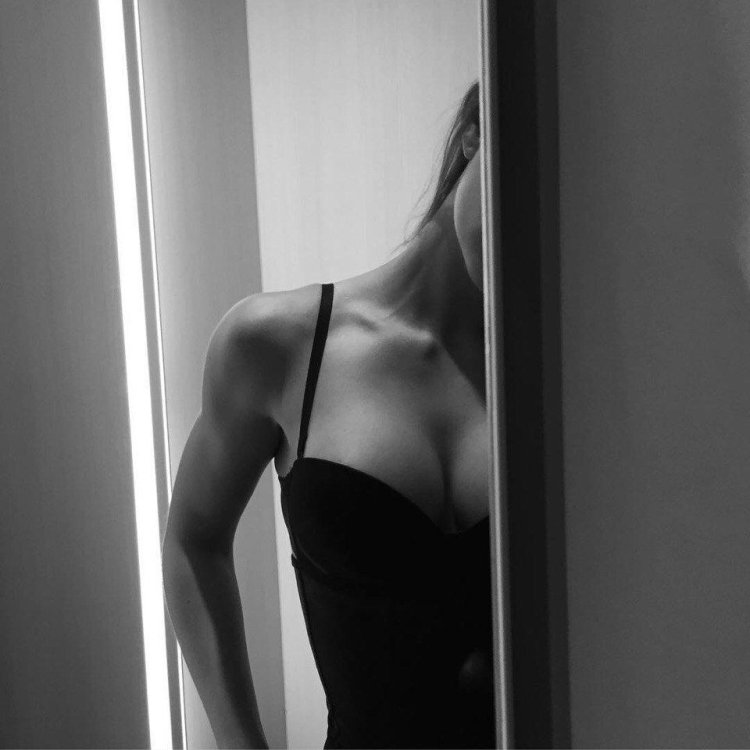 Mia Alves with a short haircut