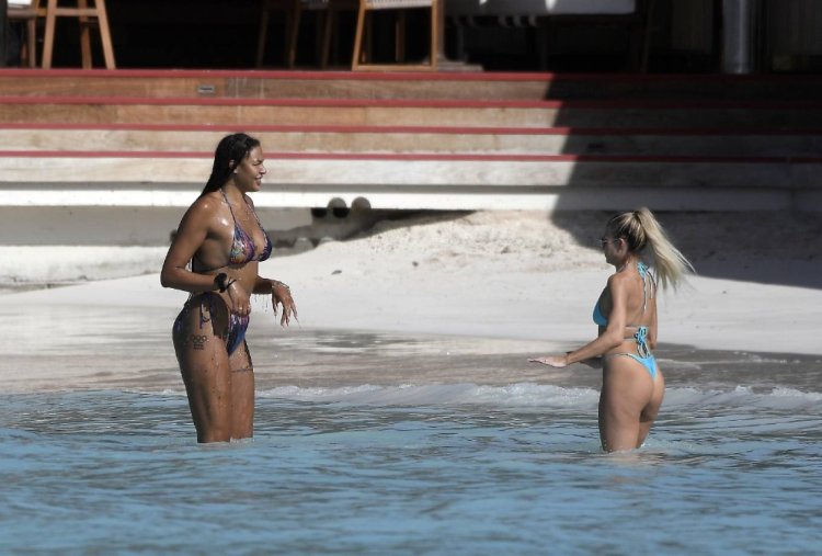 Chinese women in the gym