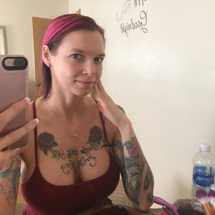 Anna Bell Peaks without cosmetics