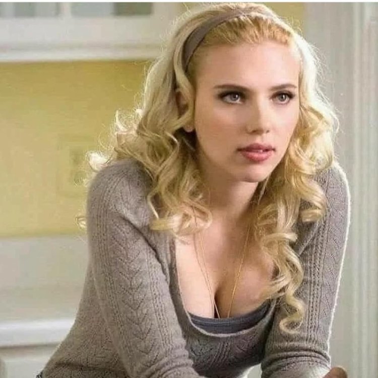 Scarlett Johansson in 13