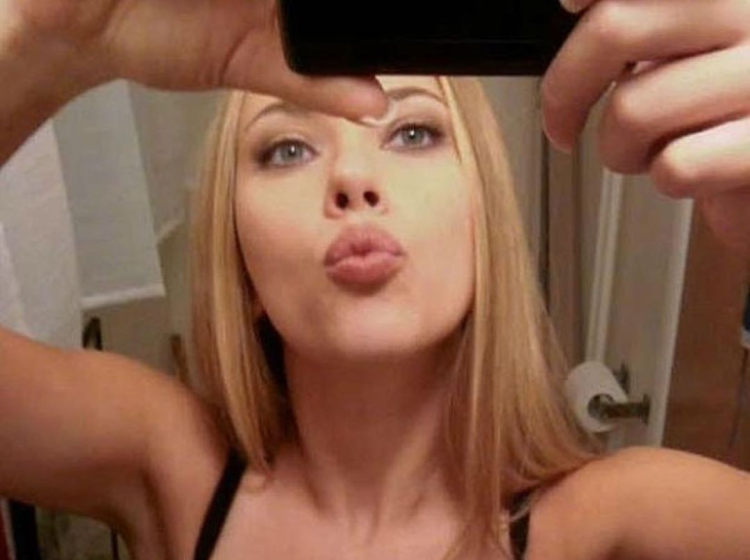 Selfie mouth blonde