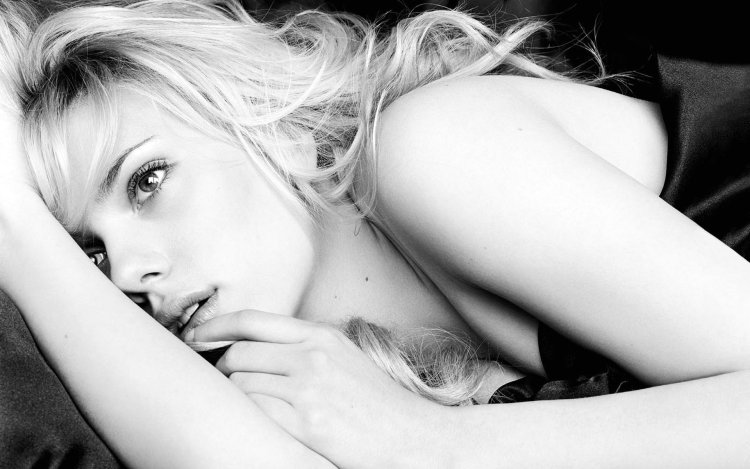 Scarlett Johansson black white