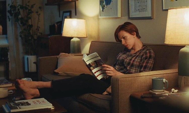 Scarlett Johansson barefoot