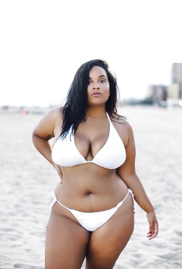 Model plus saz Aleks Larosa