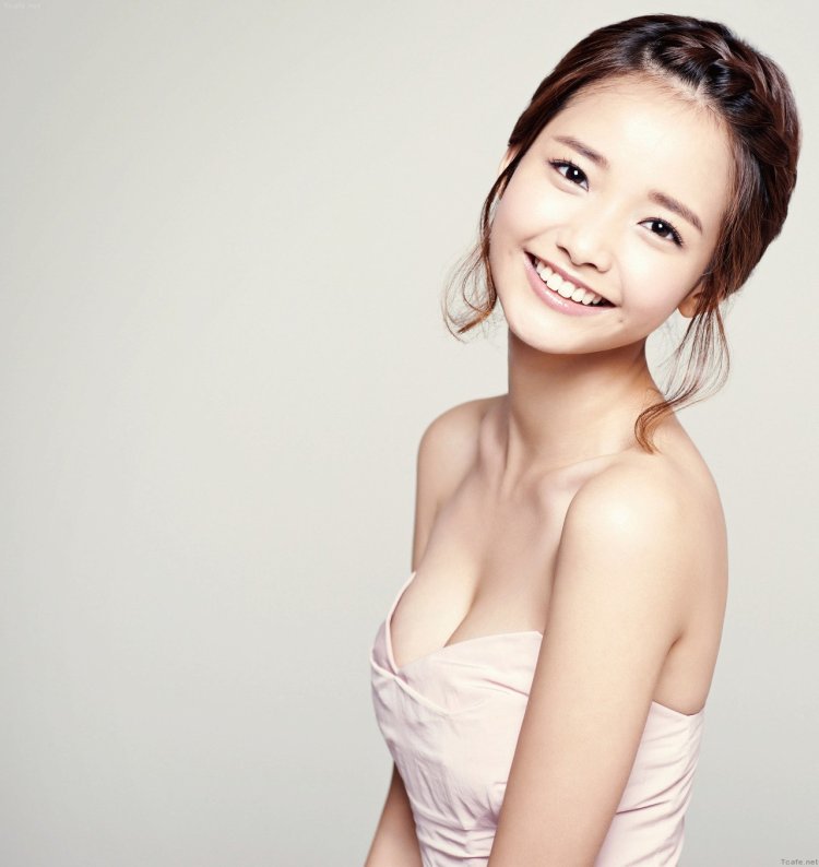 Korean model Ssovely Instagram