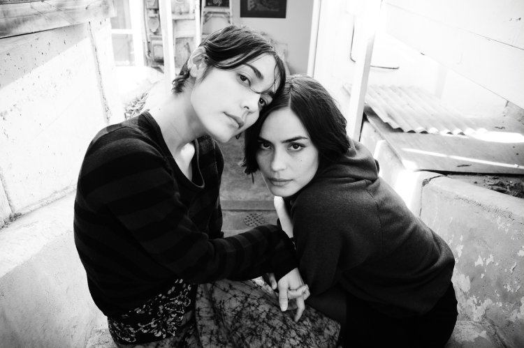 Shannin Sossamon with children