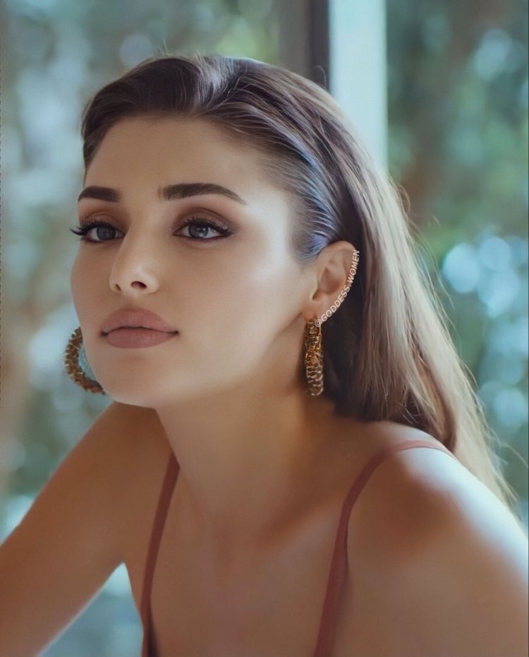 Hande Erchel in underwear