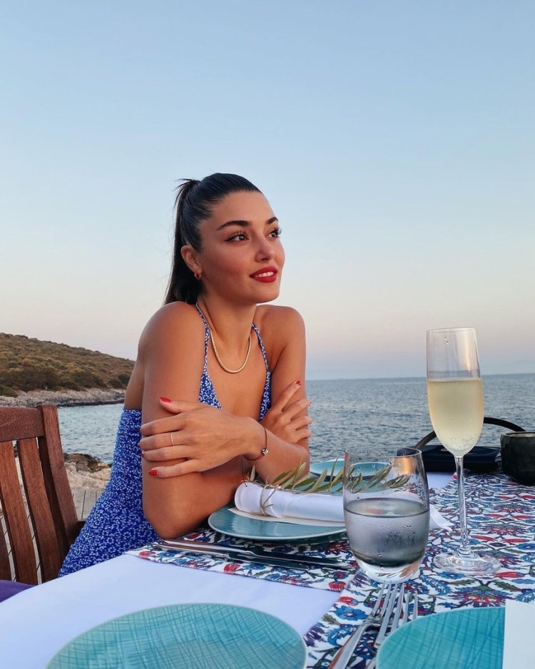 Hande Ercelin Sen Cal Kapimdeki Pijamasi