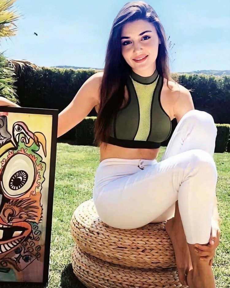 Hande Erchel in the pool