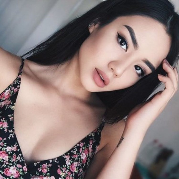 Aizhan Asemova Selfie