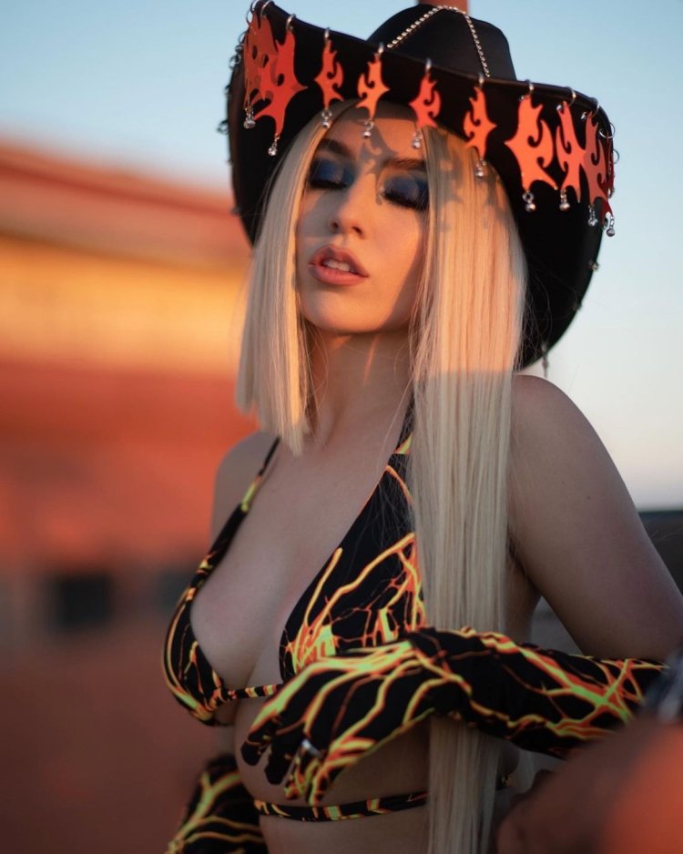Ava Max singer
