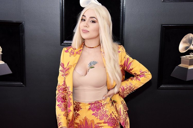 Singer Ava Max photo