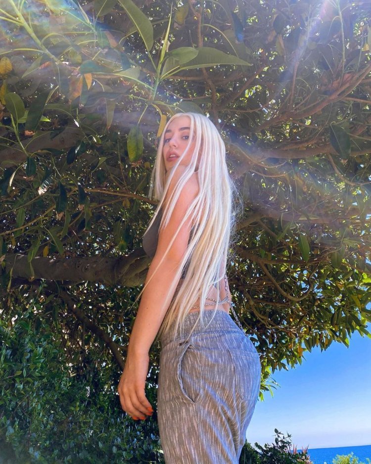 Ava Max drain