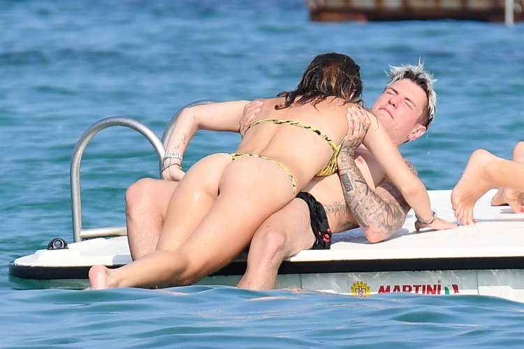 American Tiktokersh Bella Porch