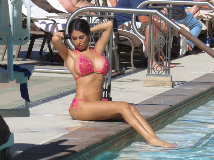 Cynthia Fernandes Bikini